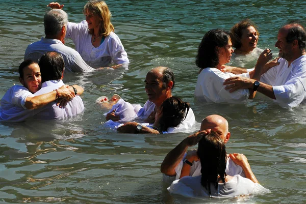 Cerimonia di battesimo al fiume Giordano — Foto Stock