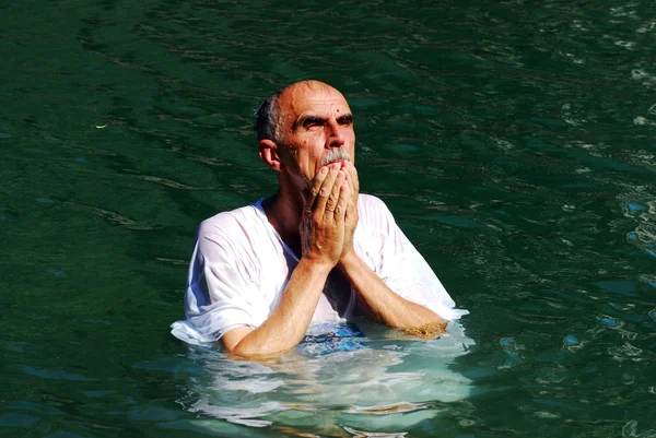 Ceremonia de bautismo en el río Jordán — Foto de Stock