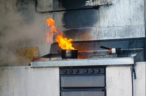 Feu dans la cuisine — Photo