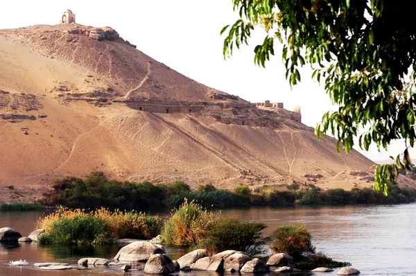 Mausoleum van de aga khan en de Nijl — Stockfoto