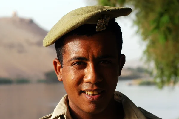 Egyptisk soldat i aswan, Egypten — Stockfoto