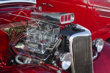 1936 kırmızı ford klasik araba gösterisi
