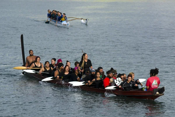 Voyage historique de Waka tapu arriva à la maison — Photo