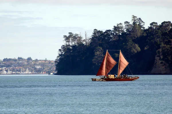 Canoa de casco duplo Maori — Fotografia de Stock