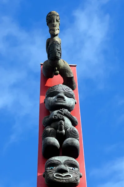 Cultura maorí - Tallado en madera — Foto de Stock