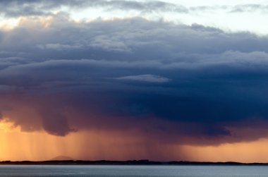 büyük fırtınalı bulut