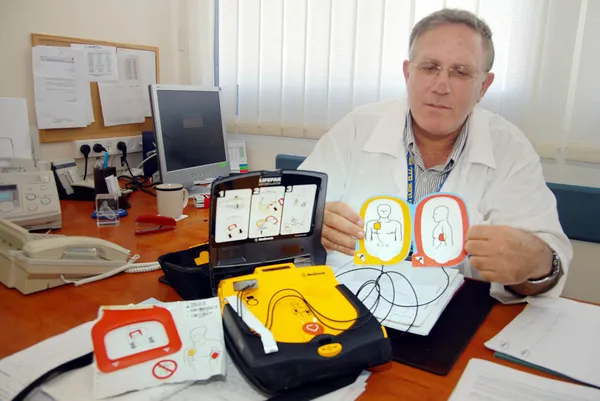 Draagbare defibrillator — Stockfoto