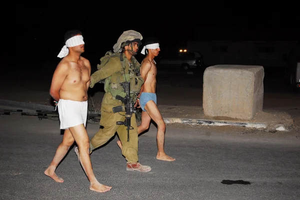 150 法塔赫男子进入以色列后逃离加沙的暴力行为 — 图库照片