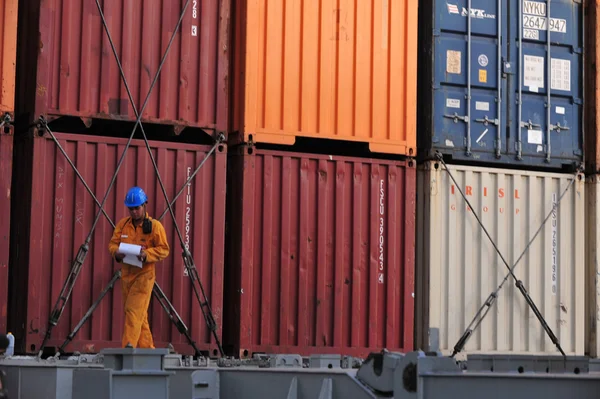 Lading schip werknemer — Stockfoto