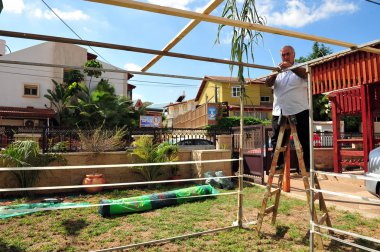 İsrailli Yahudi tatil için hazırlıyoruz sukkoth