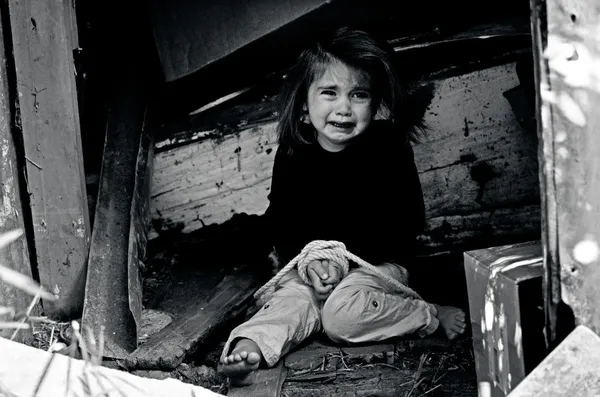 Торговля людьми среди детей - концептуальное фото — стоковое фото