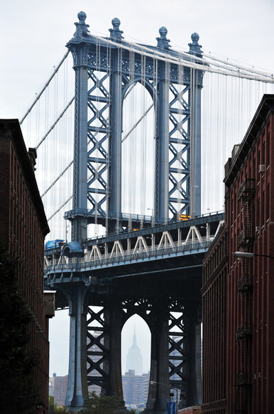 NEW YORK CITY - OCT 11:Manhattan Bridge on October 11, 2009.It's a suspension bridge that crosses the East River and connecting Lower Manhattan with Brooklyn in a total length of 6,855 ft (2,089 m).