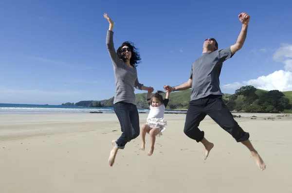 Jovem família feliz — Fotografia de Stock