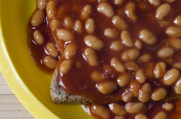 Frijoles al horno en tostadas —  Fotos de Stock