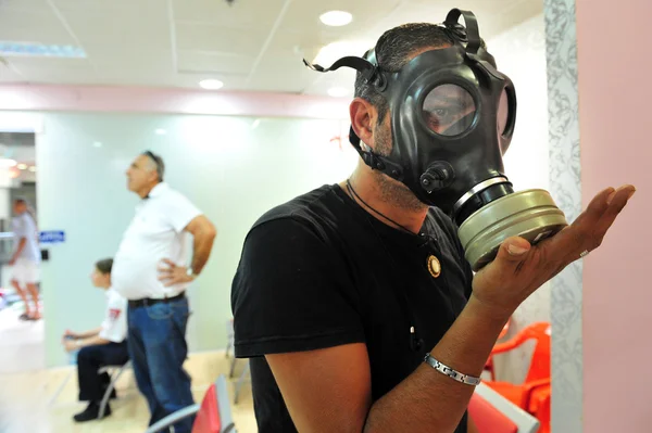 Gas mask distribution in Israel — Stock Photo, Image