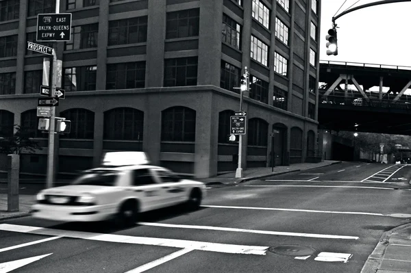 Gul taxi i new york city — Stockfoto