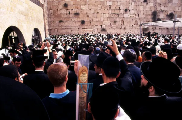 El Muro Occidental durante la fiesta judía de la Pascua — Foto de Stock