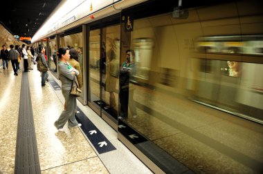 Hong Kong toplu taşıma treni (Mtr)