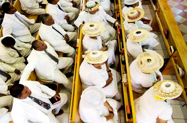 Ilhas Cook pessoas rezam na igreja CICC — Fotografia de Stock