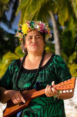 Pasifik adasında Polinezya Tahiti müzik