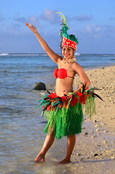 Joven bailarina tahitiana polinesia de la isla del Pacífico —  Fotos de Stock