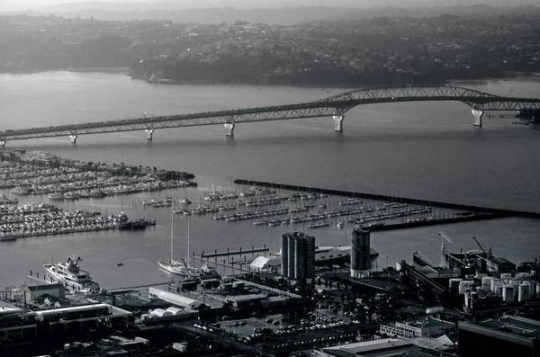 Auckland harbor bridge in Auckland New Zealand NZ — Stock Photo, Image