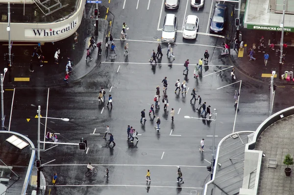 Vue aérienne de la circulation sur la rue Queen à Auckland en Nouvelle-Zélande — Photo