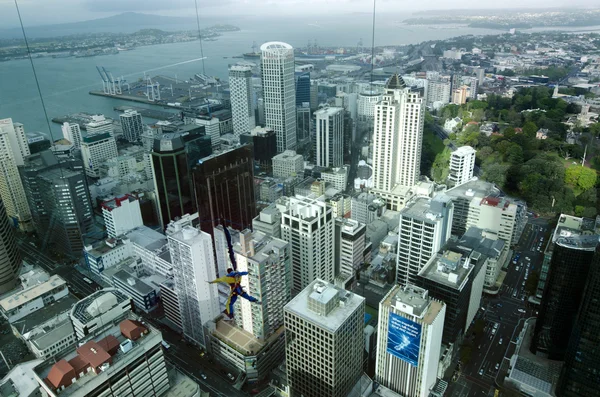 Bungee jump from the Sky Tower in Auckland New Zealand NZ — Stock Photo, Image