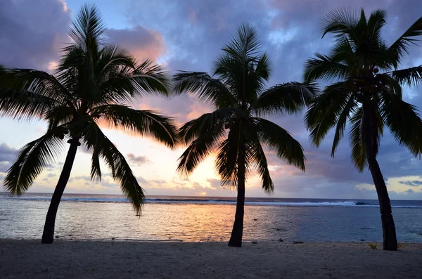 在库克群岛拉罗汤加岛的 titikaveka 海滩 — 图库照片
