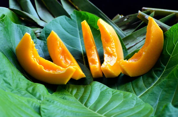 Tropiska frukter av papaya — Stockfoto