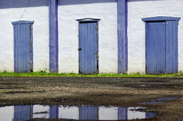 Vieilles portes violettes — Photo