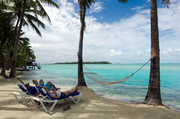 Visitors on Aitutaki Lagoon Cook Islands — Stock Photo, Image