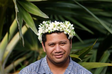 Pasifik adasında Polinezya Tahiti olgun adam portresi