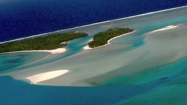 Tropické ostrovy v laguně aitutaki, Cookovy ostrovy. — Stock video