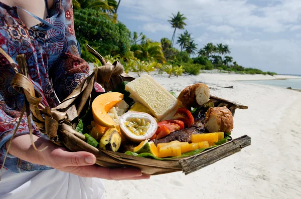 Tropical food on deserted tropical island — Stock Photo, Image