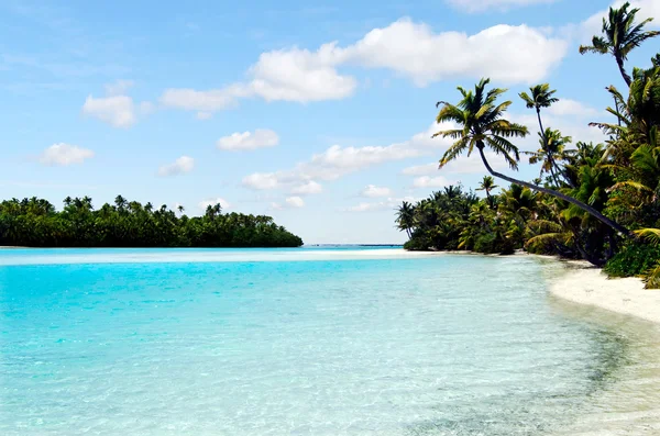 Krajobraz wyspy jedną nogą w Wyspy Cooka laguny aitutaki — Zdjęcie stockowe