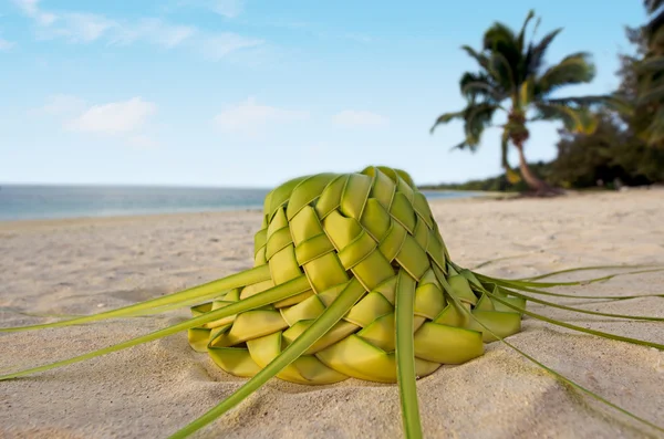 Sonnenhut kniet aus Palmblättern — Stockfoto