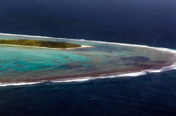 Letecký pohled na ostrovy laguny aitutaki — Stock fotografie