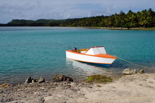 Barca da pesca nella Laguna di Aitutaki Isole Cook — Foto Stock