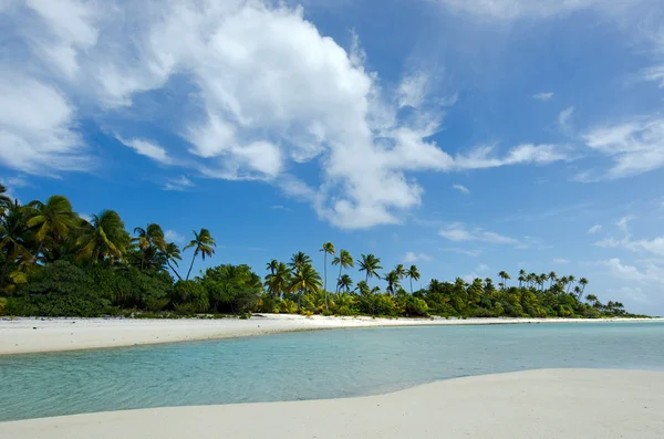 Landskap av maina ön i aitutaki lagunen Cooköarna — Stockfoto