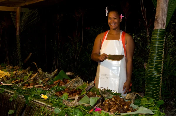 Tropical food served outdoor in Aitutaki Lagoon Cook Islands — Stock Photo, Image