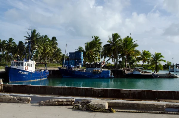 Haven van aitutaki in aitutaki lagune Cookeilanden — Stockfoto
