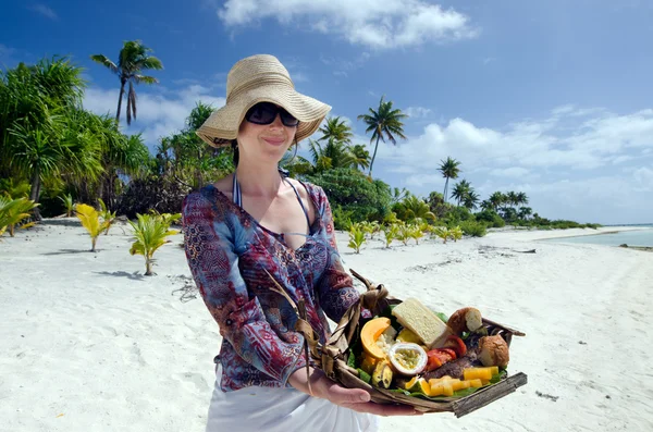 Comida tropical na ilha tropical deserta — Fotografia de Stock