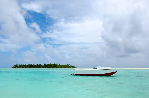 Aitutaki lagün cook Adaları balıkçı teknesi — Stok fotoğraf