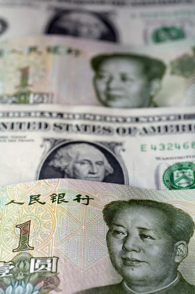 Kinesiska yuan på amerikanska dollar — Stockfoto