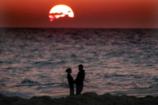 Sonnenuntergang über Liebenden — Stockfoto