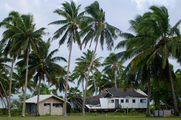 Maison détruite du cyclone Pat dans la lagune d'Aitutaki Île Cook — Photo