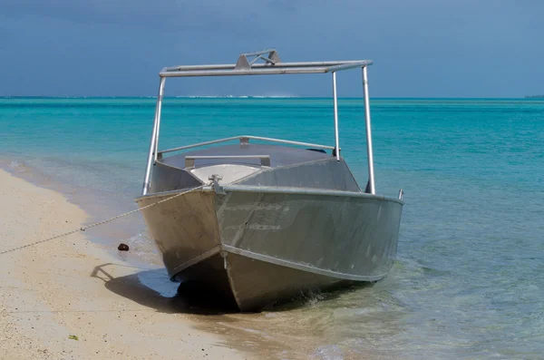 Fiskebåt på Aitutaki Lagoon Cook Islands – stockfoto