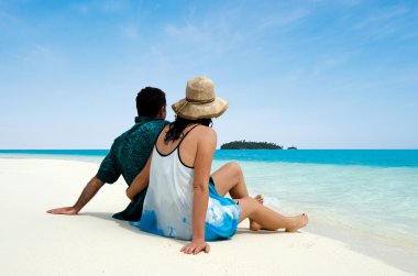 Genç çift aitutaki lagün cook Adaları ziyaret edin.