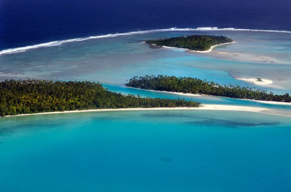 Letecký pohled na ostrovy laguny aitutaki — Stock fotografie